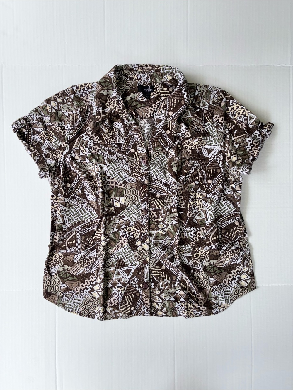 Erika Women’s Button Up Blouse Short Sleeve Size Large Abstract Geometric Design